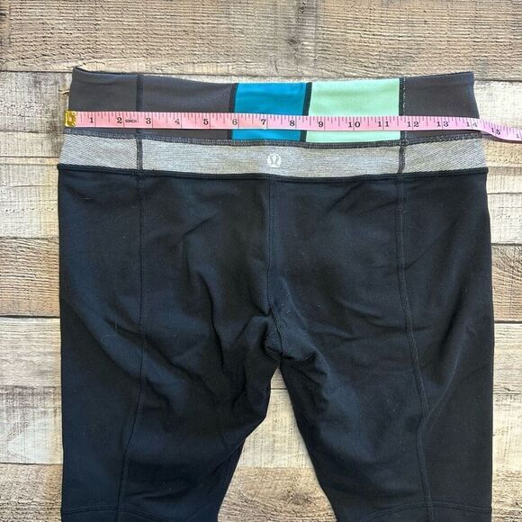 Size 6 Lululemon Groove Crop Reversible Black Blue Workout Yoga Biker Shorts - Picture 5 of 9